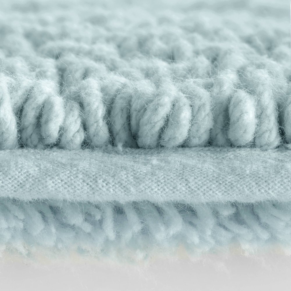 100% Cotton Tufted 3000 GSM Reversible Bath Rug. Picture 2