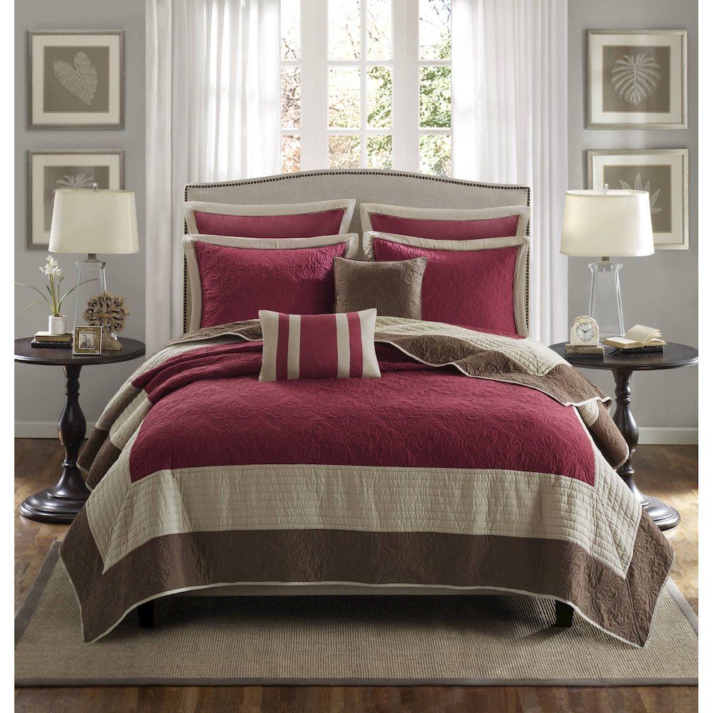 7 Piece Quilt Set with Euro Shams and Throw Pillows. Picture 2