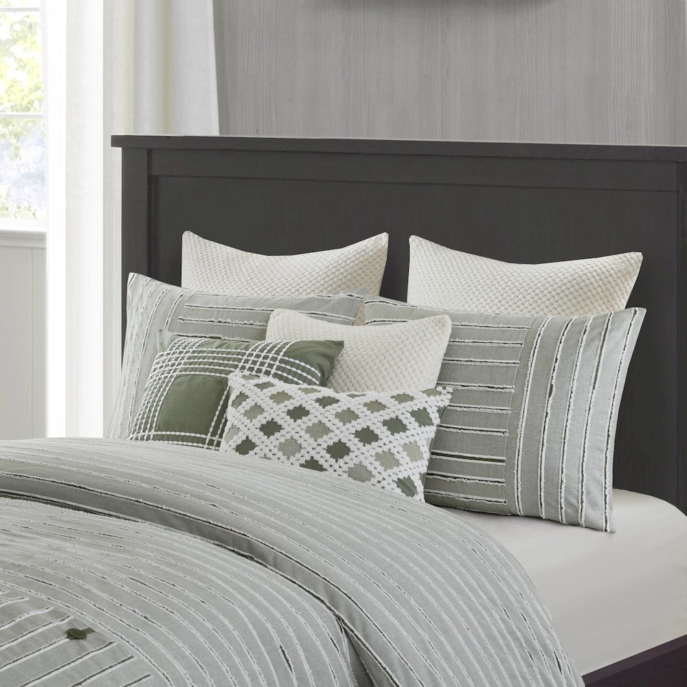 Oversized Cotton Clipped Comforter Set with Euro Shams and Throw Pillows. Picture 3