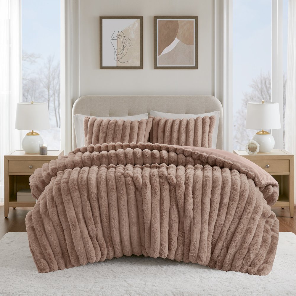 Jasmine 3 Piece Faux Fur Comforter Set. Picture 1