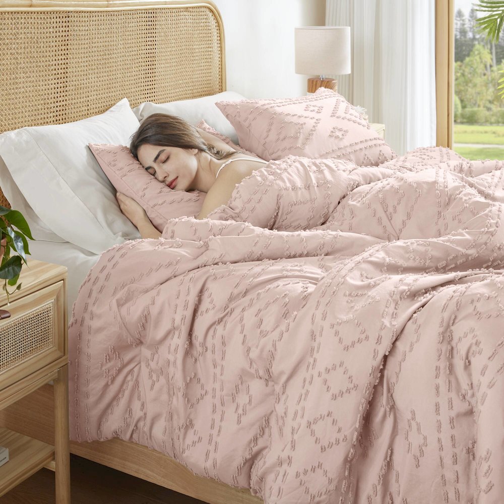 Gigi Comforter Mini Set, Pink color. Picture 4