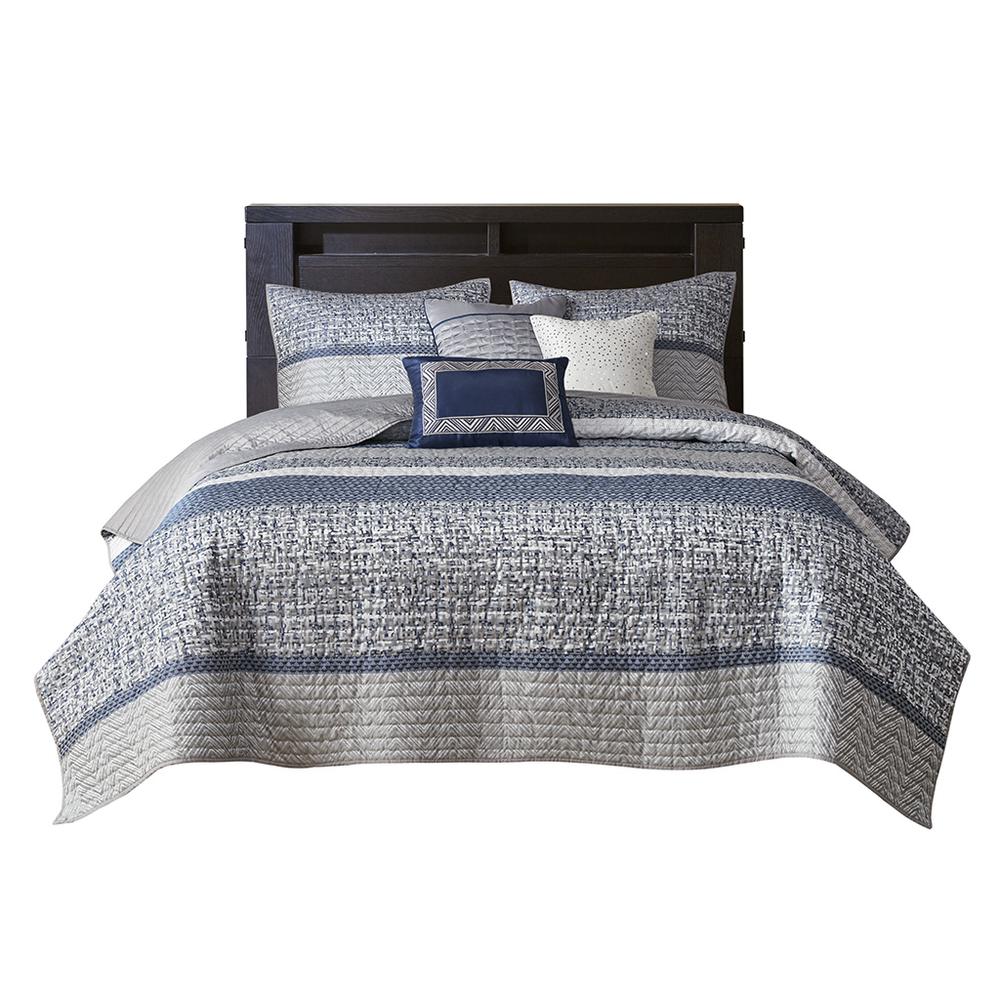 6 Piece Reversible Jacquard Quilt Set with Throw Pillows. Picture 1