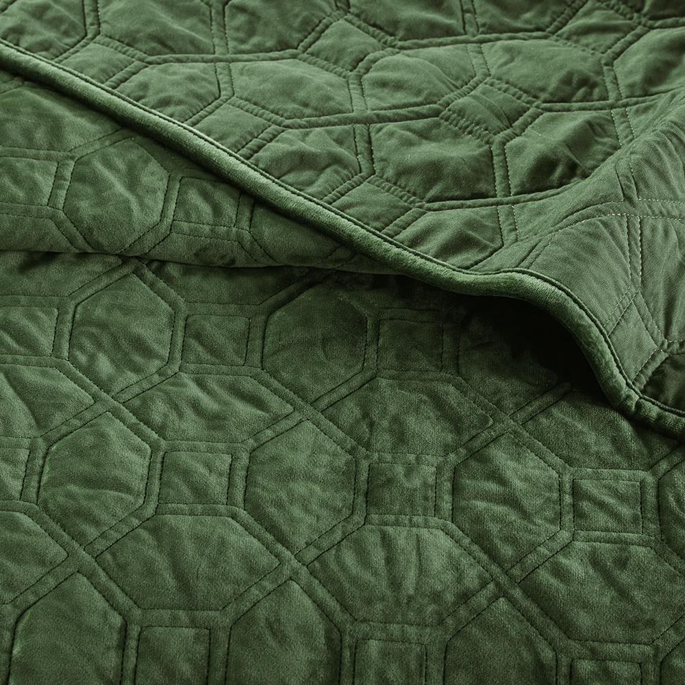 Harper 3 Piece Velvet Quilt Set, Green color. Picture 5