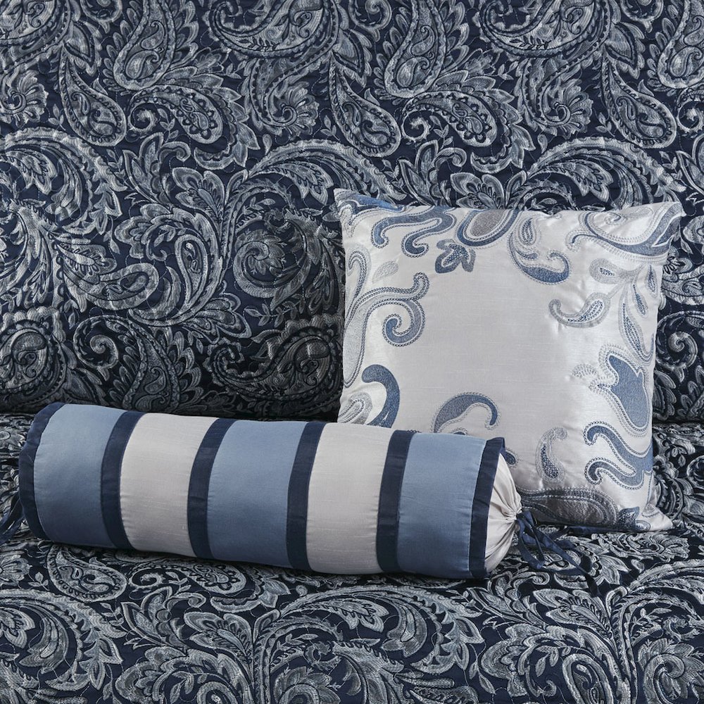 5 Piece Jacquard Bedspread Set with Throw Pillows. Picture 5