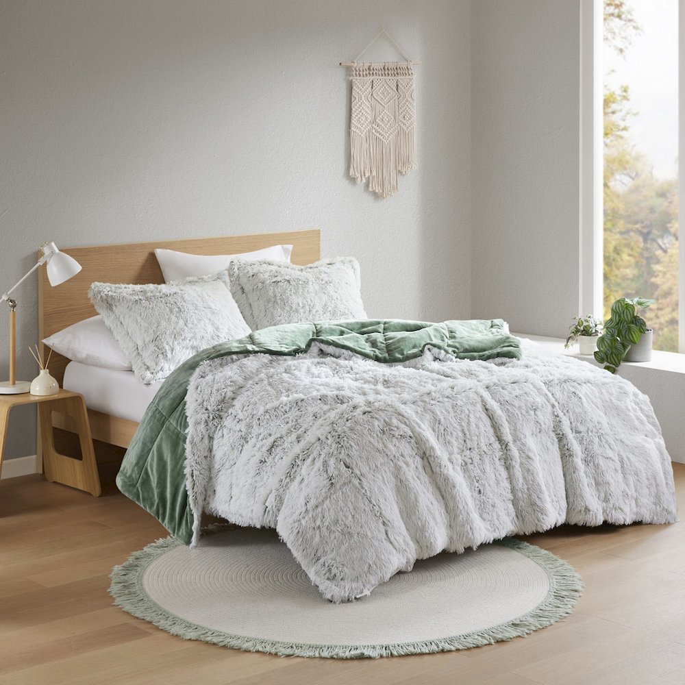Malea Shaggy Faux Fur Comforter Mini Set in Green/White Color. Picture 1