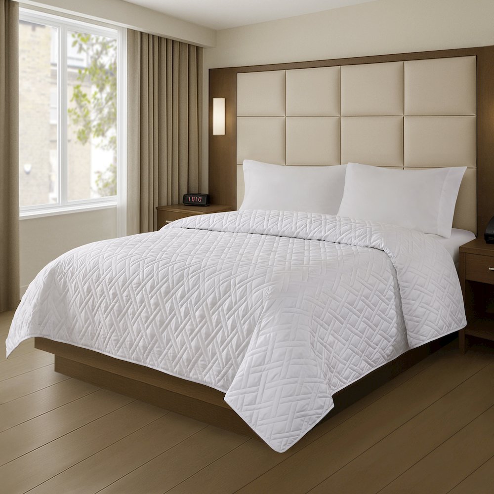 Plain Weave Premium Coverlet. Picture 1