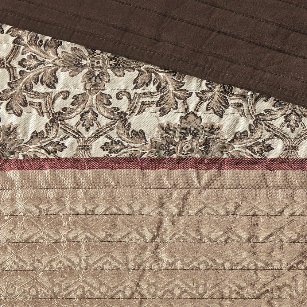 5 Piece Jacquard Quilt Set with Throw Pillows. Picture 2
