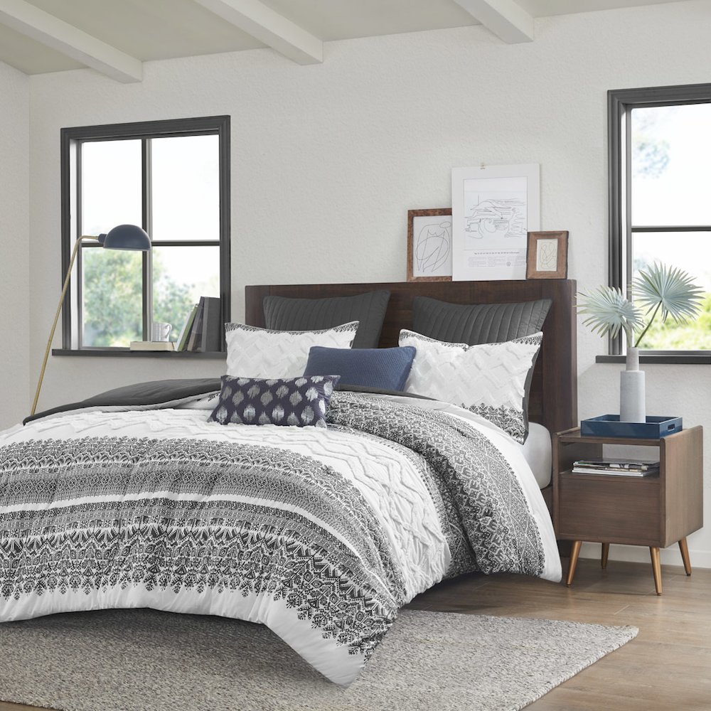 3 Piece Cotton Comforter Set with Chenille Tufting. Picture 4