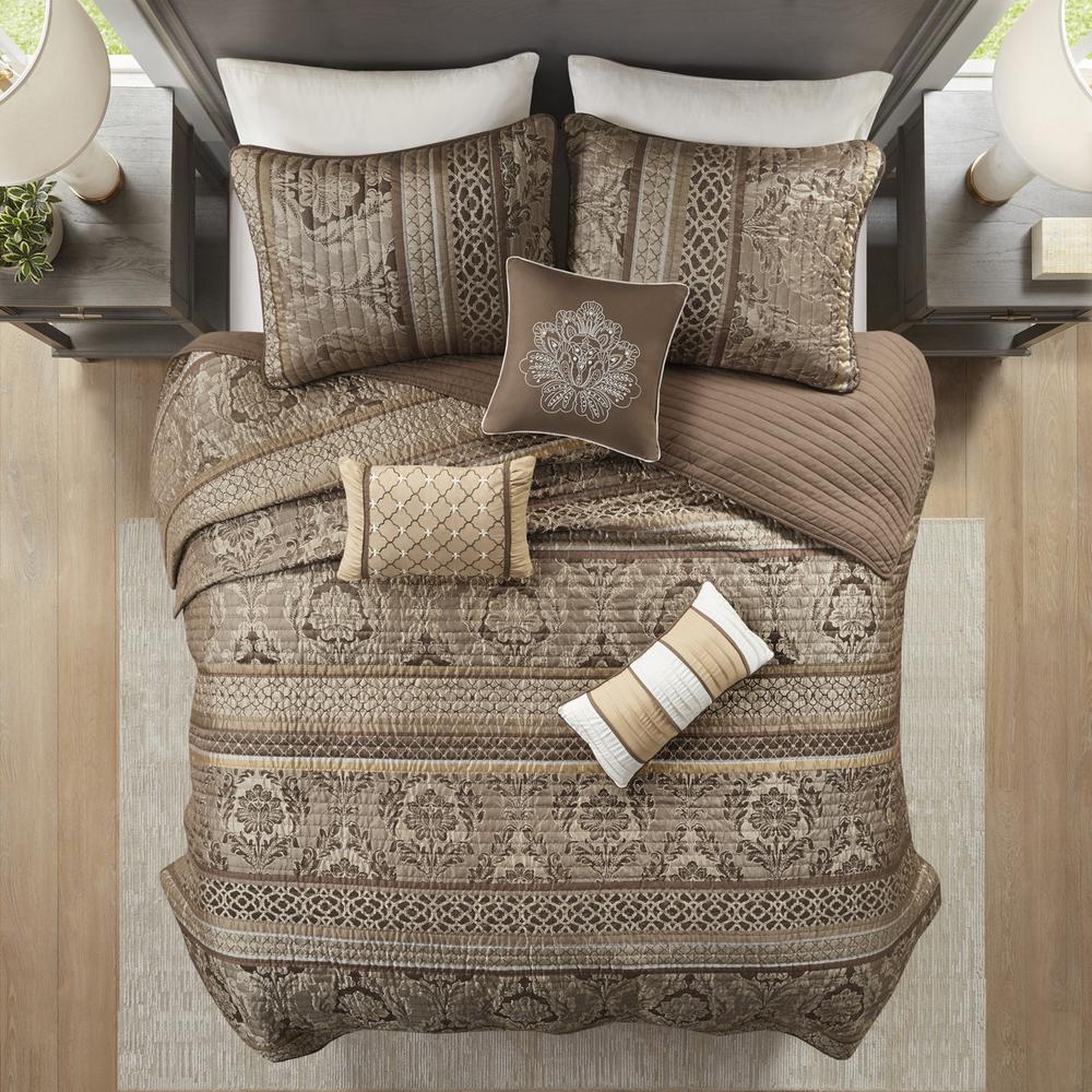 6 Piece Jacquard Quilt Set with Throw Pillows. Picture 4