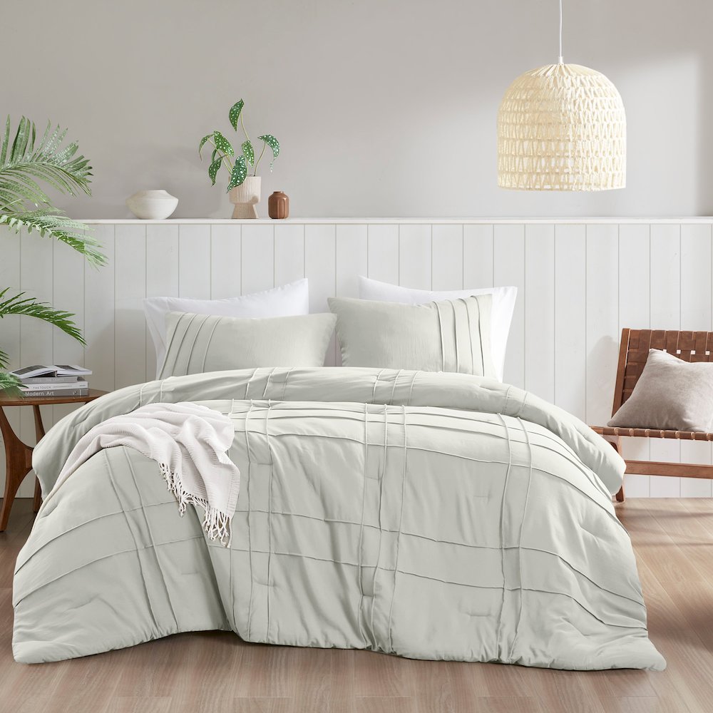 Porter Soft Washed Pleated Comforter Set, Silver color. Picture 1