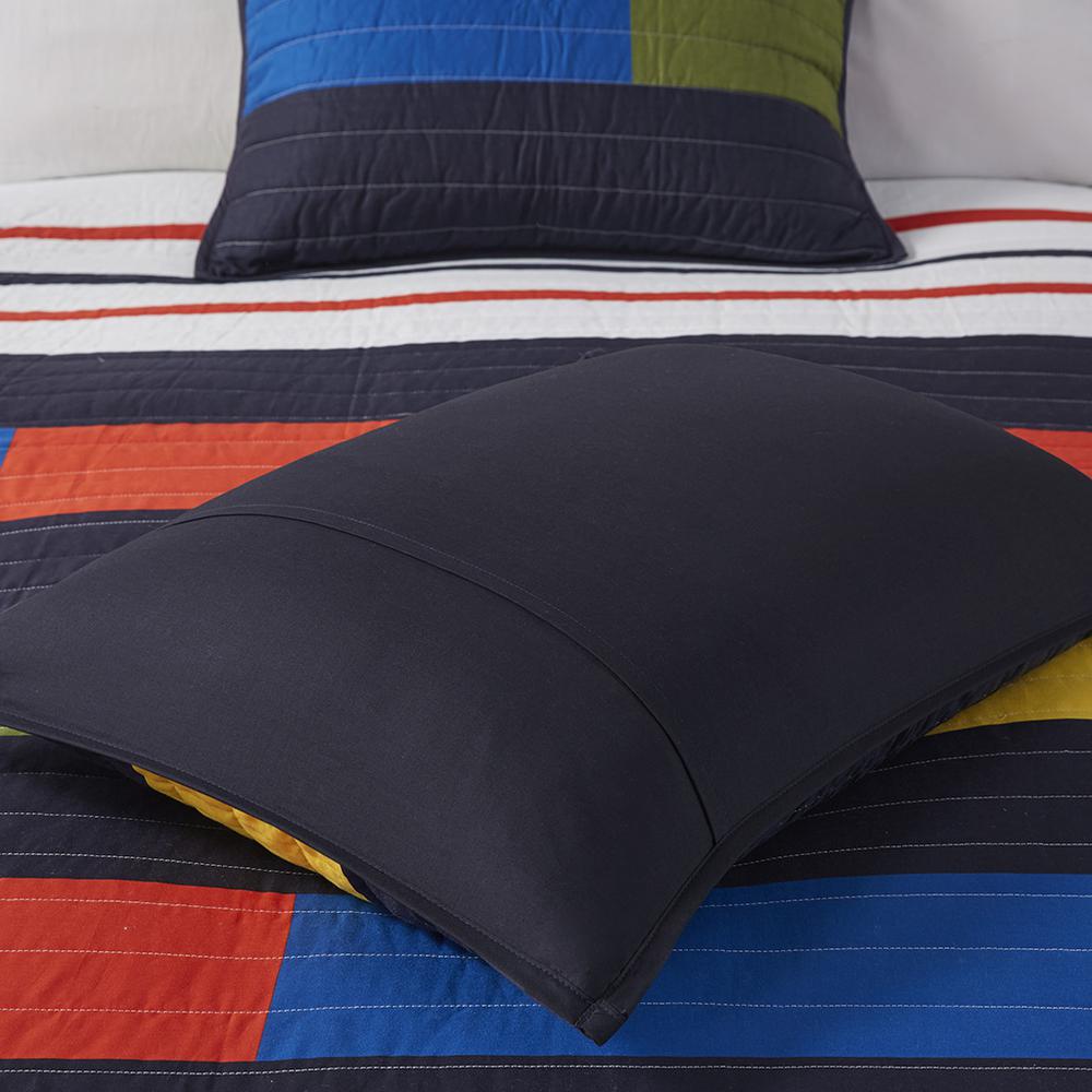 Stripe Printed Quilt Set. Picture 3