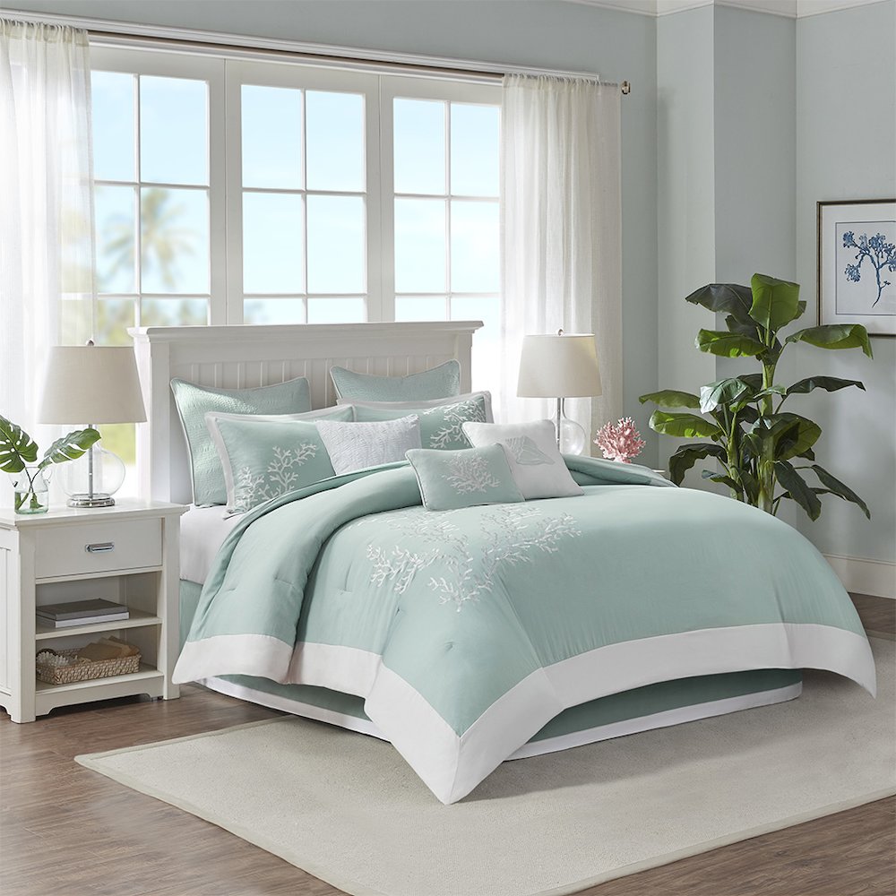 Comforter Set. Picture 4