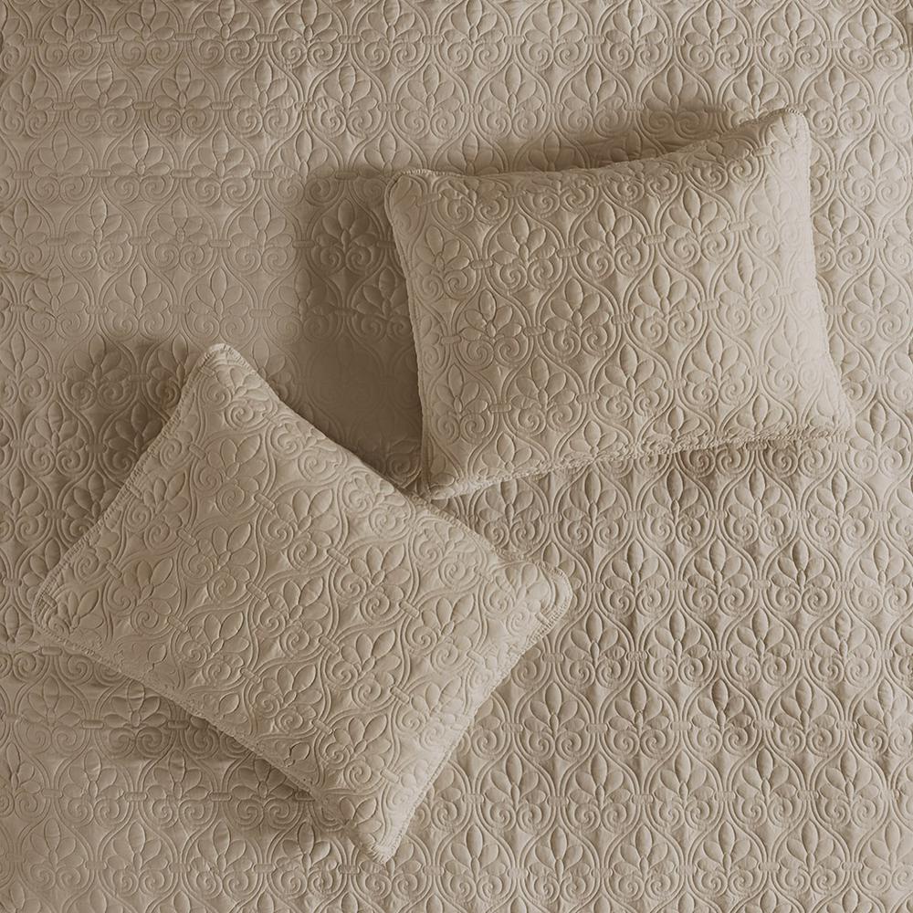 3 Piece Split Corner Pleated Quilted Bedspread. Picture 3