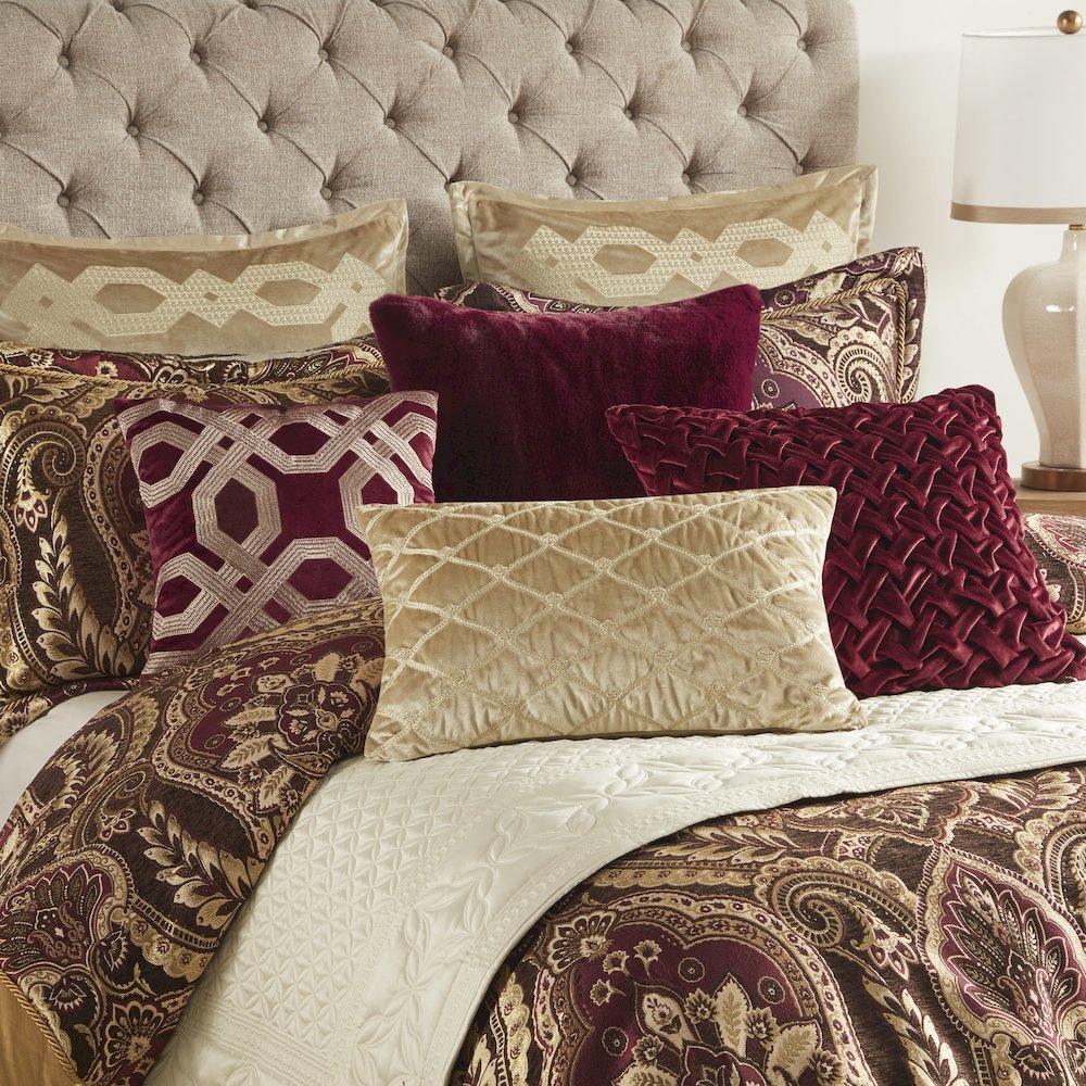 4 Piece Comforter Set. Picture 2
