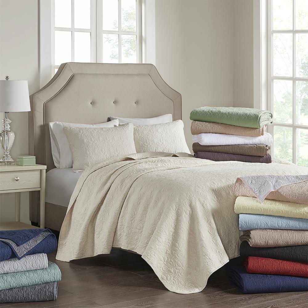 Quebec 3 Piece Reversible Quilt Set, Navy color. Picture 3