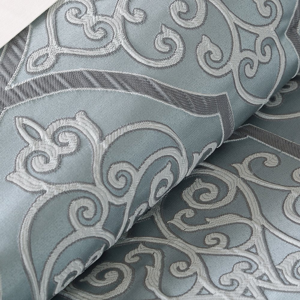 12 Piece Comforter Set with Cotton Bed Sheets. Picture 2