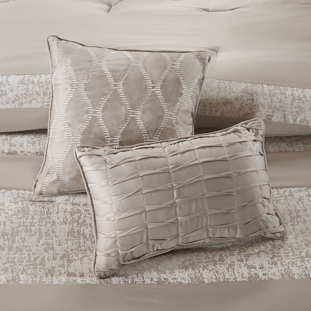7 Piece Chenille Jacquard Comforter Set. Picture 3