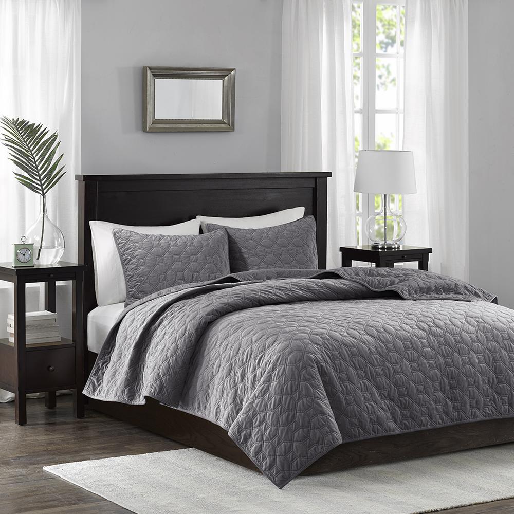 Harper 3 Piece Velvet Quilt Set, Grey color. Picture 5