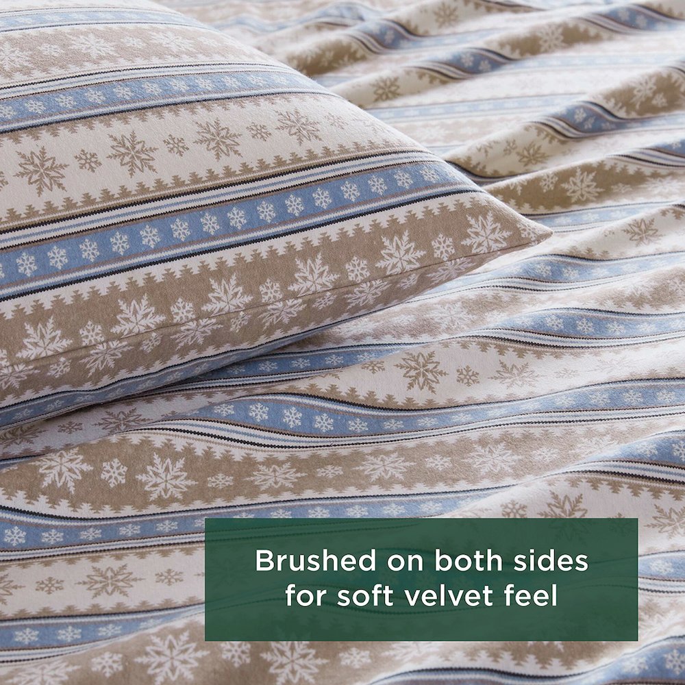 Cotton Flannel Sheet Set in Blue Snowflake. Picture 2