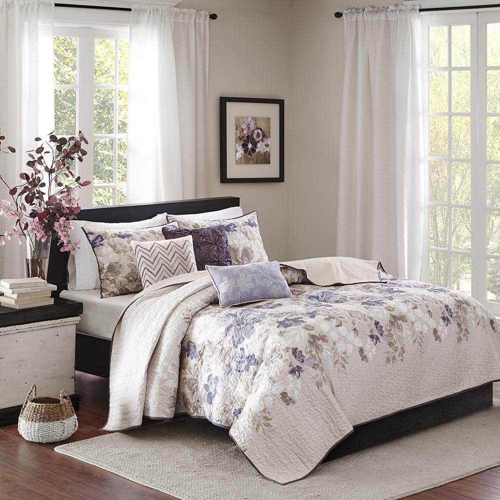6 Piece Printed Quilt Set with Throw Pillows. Picture 1