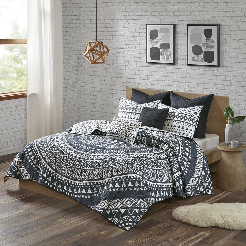 7 Piece Reversible Cotton Quilt Set with Euro Shams and Throw Pillows. Picture 2