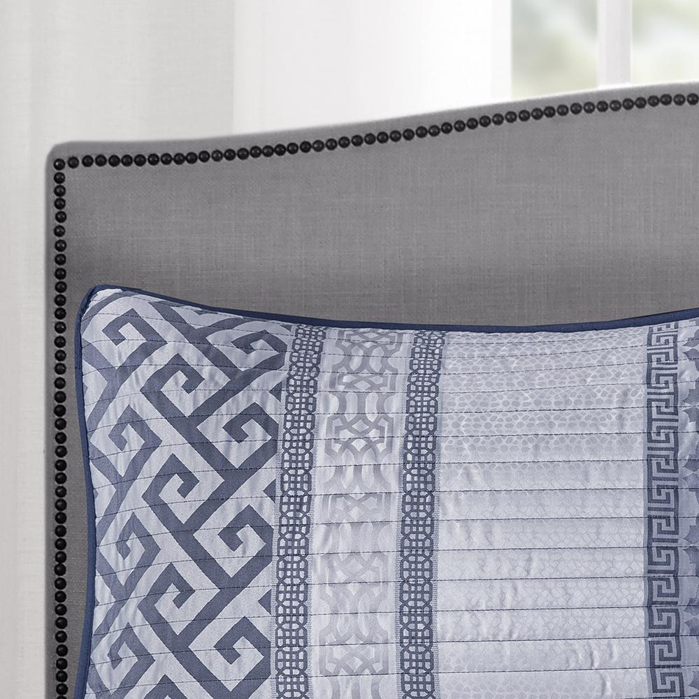 4 Piece Jacquard Quilt Set with Throw Pillow. Picture 1