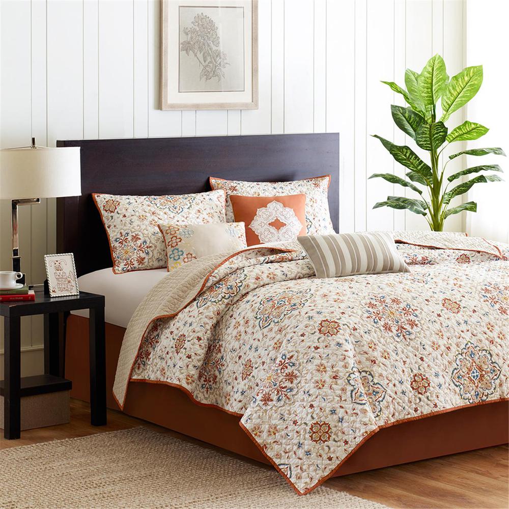 6 Piece Printed Quilt Set with Throw Pillows. Picture 4