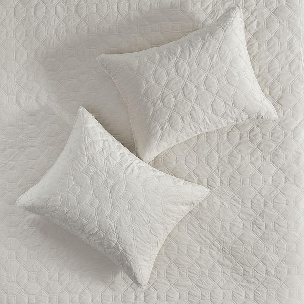 Harper 3 Piece Velvet Quilt Set, Ivory color. Picture 2