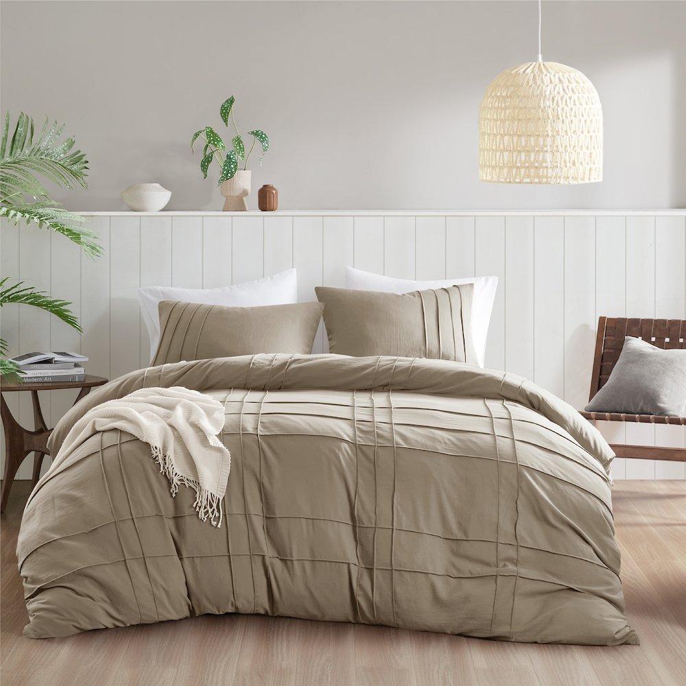 Porter Soft Washed Pleated Duvet Cover Set, Khaki color. Picture 1