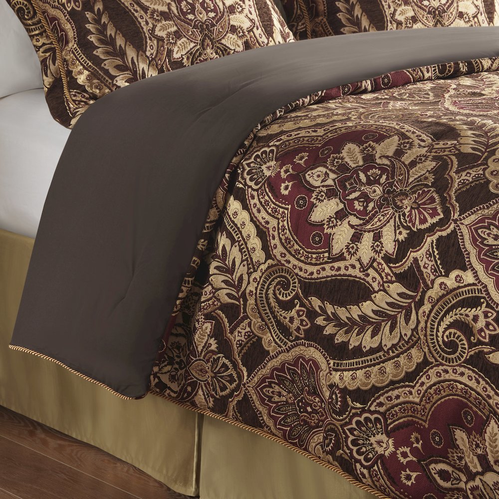4 Piece Comforter Set. Picture 4