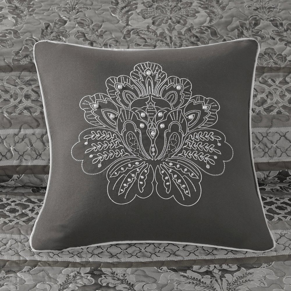 5 Piece Reversible Jacquard Bedspread Set. Picture 4
