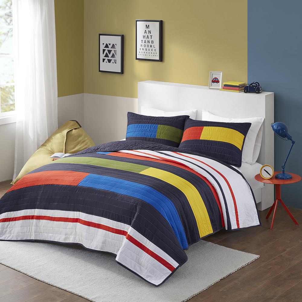Stripe Printed Quilt Set. Picture 1