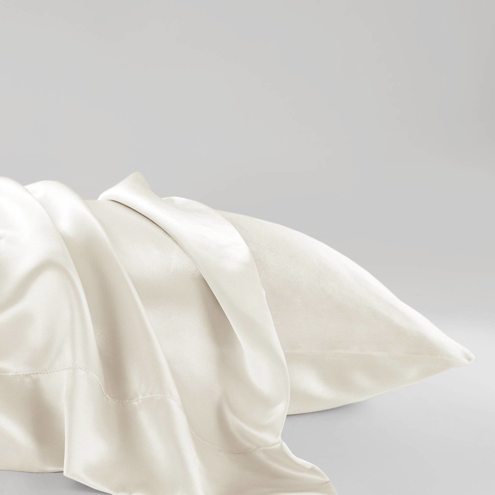 Satin Luxury 2 PC Pillowcases, Ivory color. Picture 5