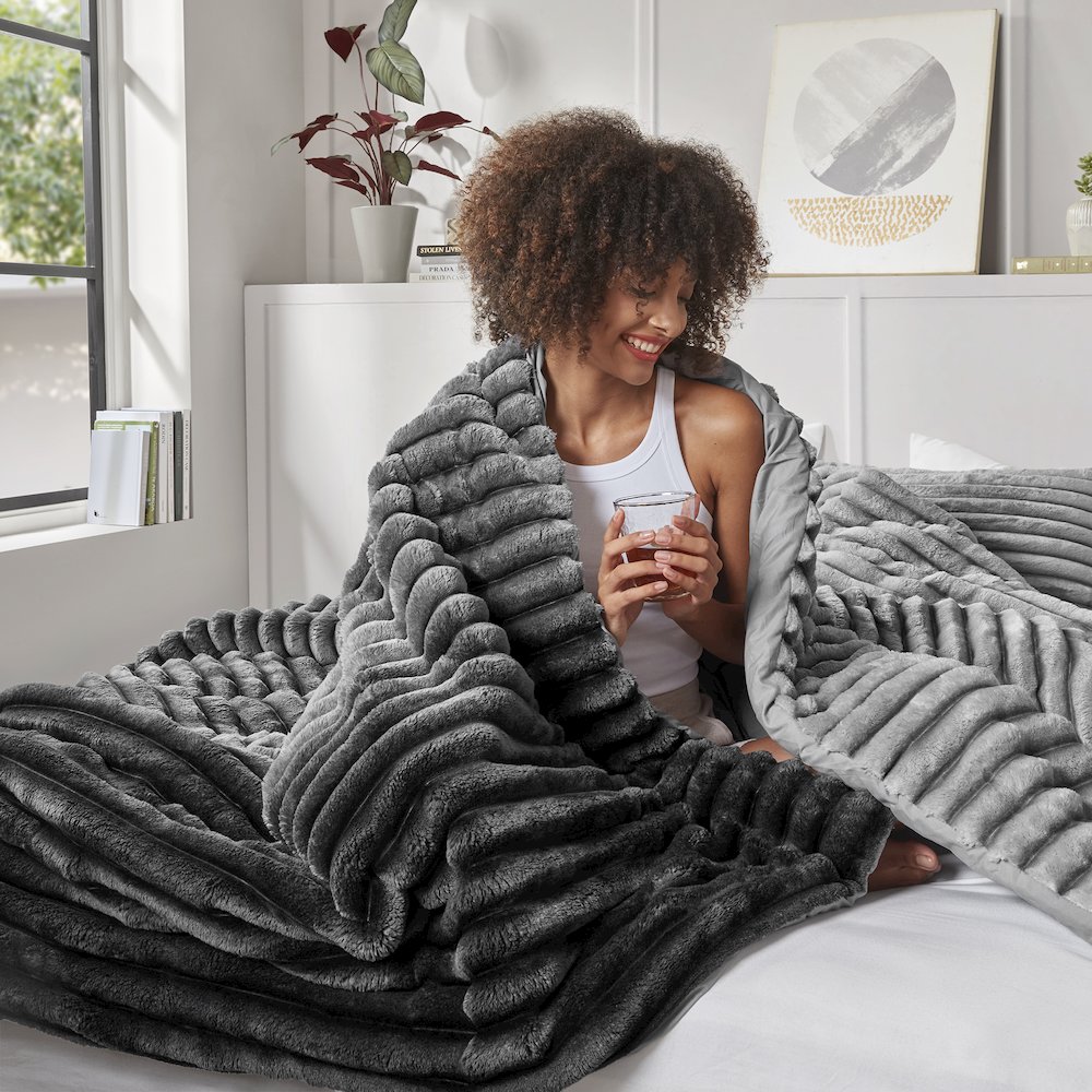 Avril Fluffy Ribbed Plush Comforter Set, Grey Ombre color. Picture 4