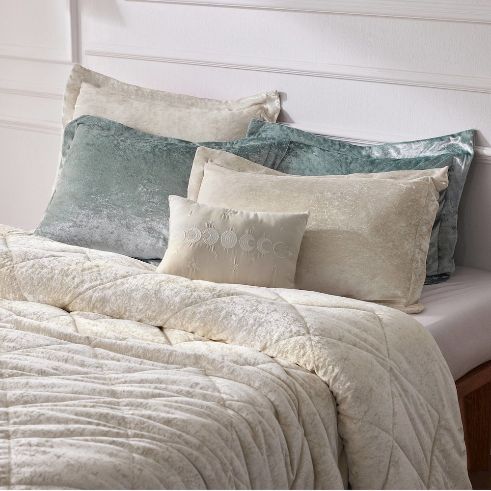 Felicia Velvet Duvet Cover Set with Throw Pillow in Champagne Color. Picture 3