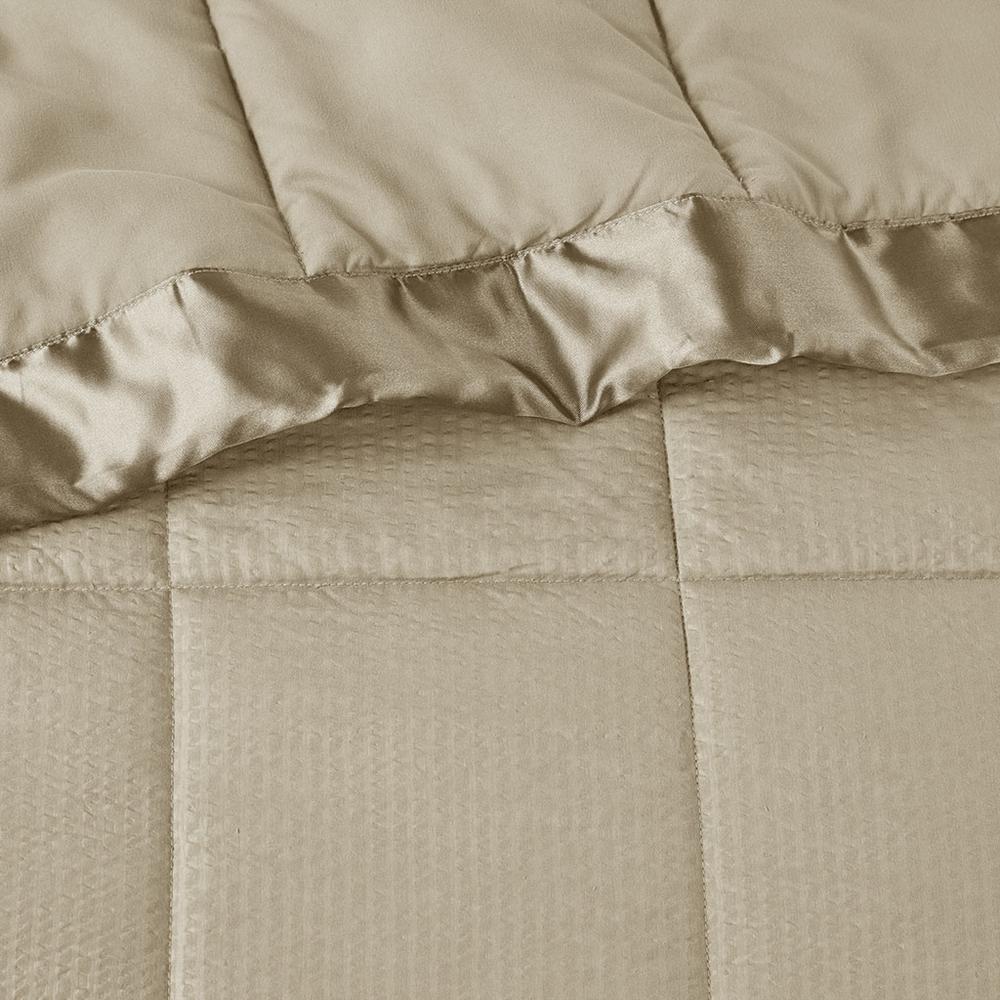 Oversized Down Alternative Blanket with Satin Trim. Picture 3