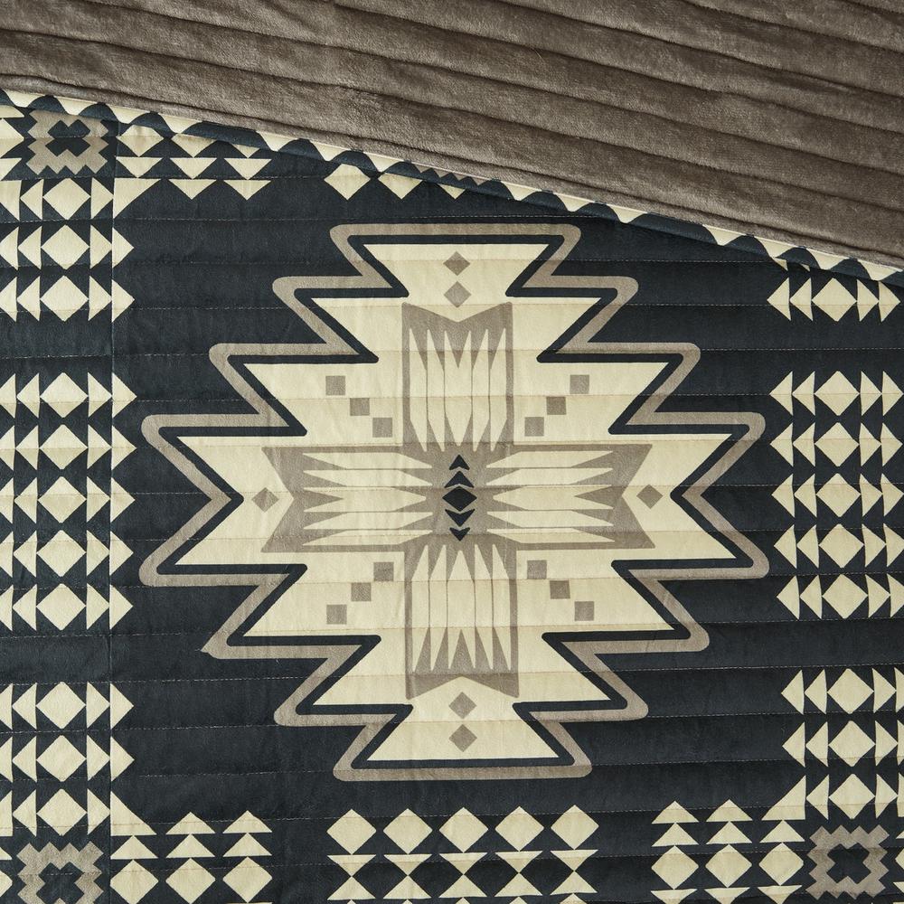 Oversized Print Plush Quilt Set. Picture 3