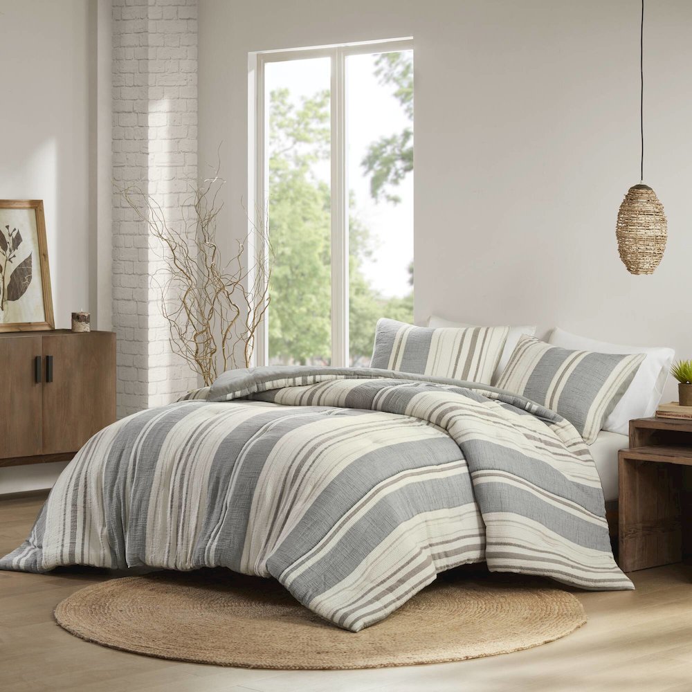 Mesa Comforter 3 PCS Set, Grey color. Picture 1