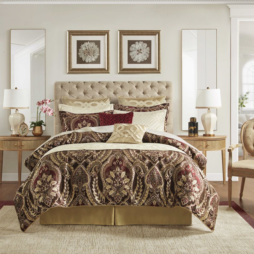 4 Piece Comforter Set. Picture 3