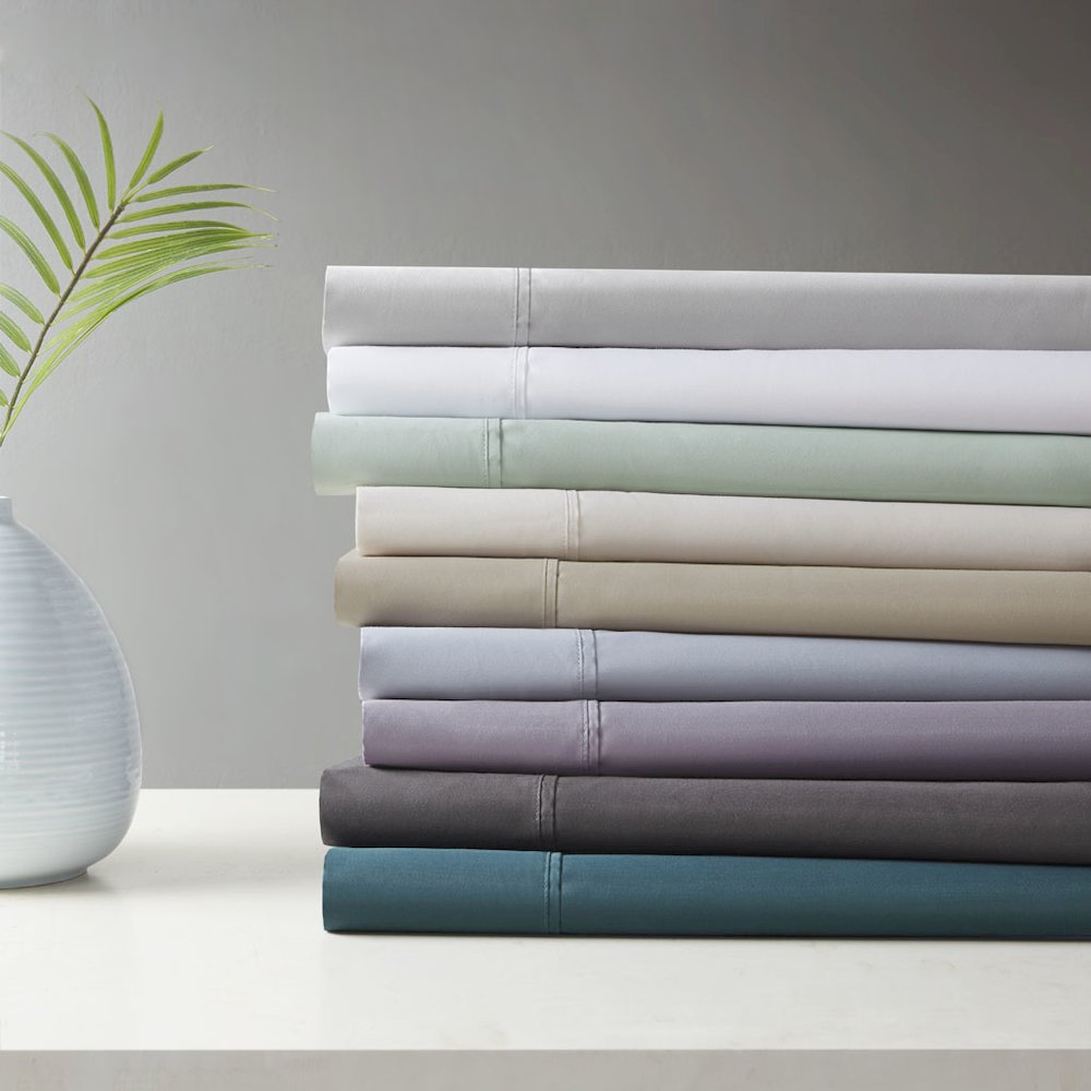 600 Thread Count Cooling Cotton Blend 4 PC Sheet Set, White color. Picture 3