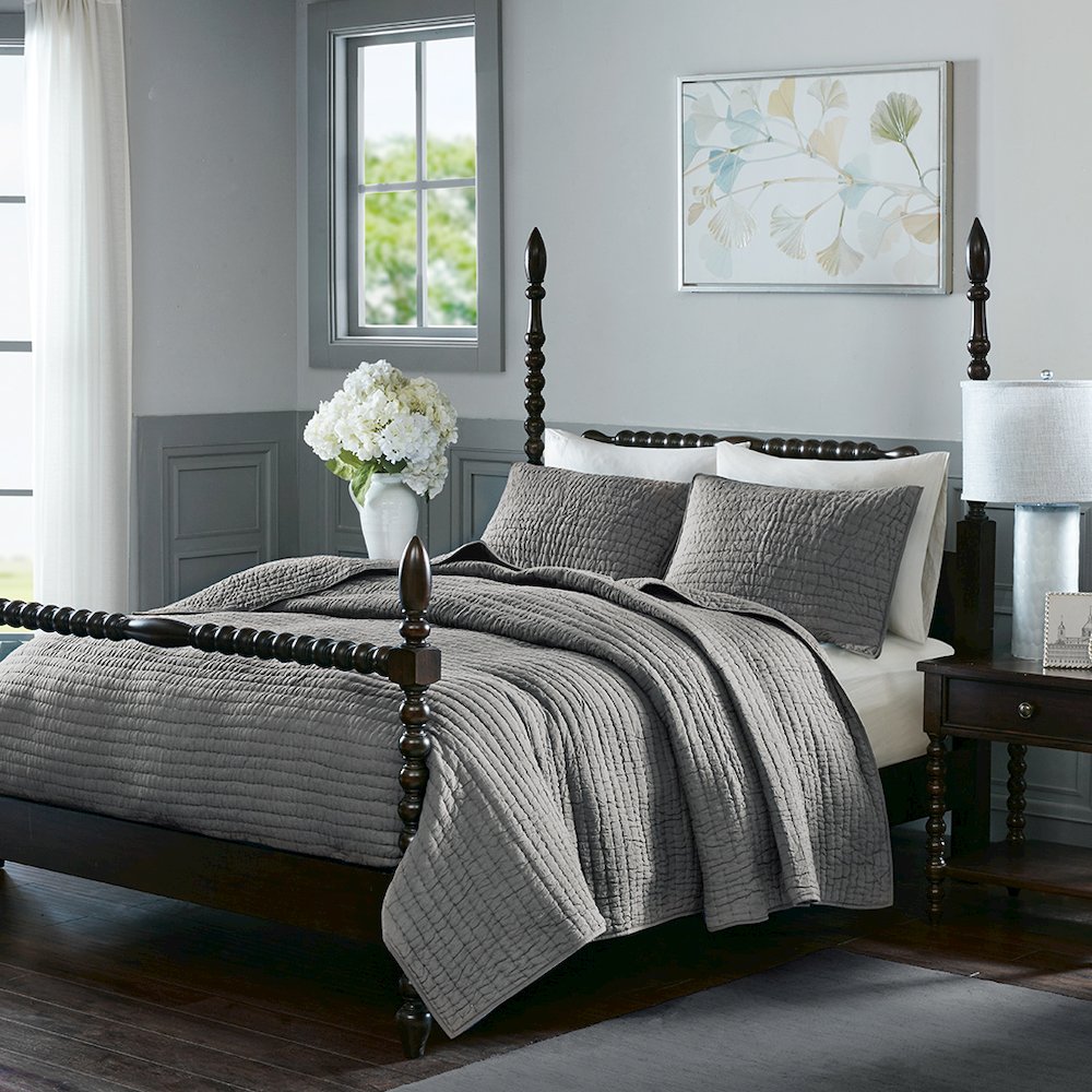 3 Piece Hand Quilted Cotton Quilt Set. Picture 1