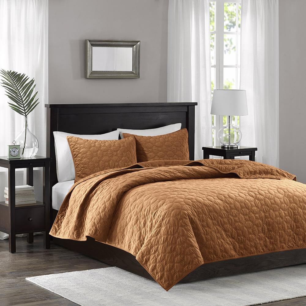 Harper 3 Piece Velvet Quilt Set, Rust color. Picture 4
