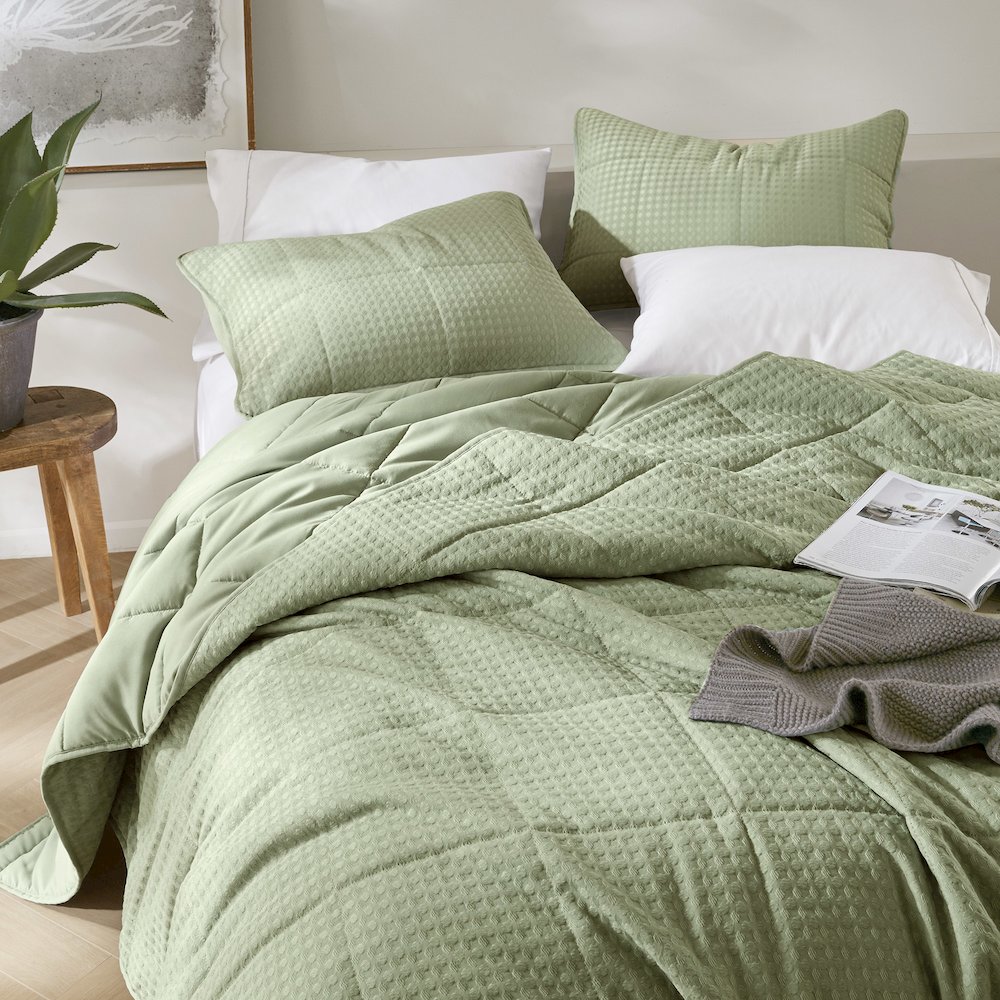 Mina Waffle Weave Textured Quilt Set, Green color. Picture 3