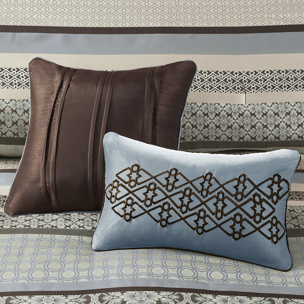 7 Piece Comforter Set. Picture 3