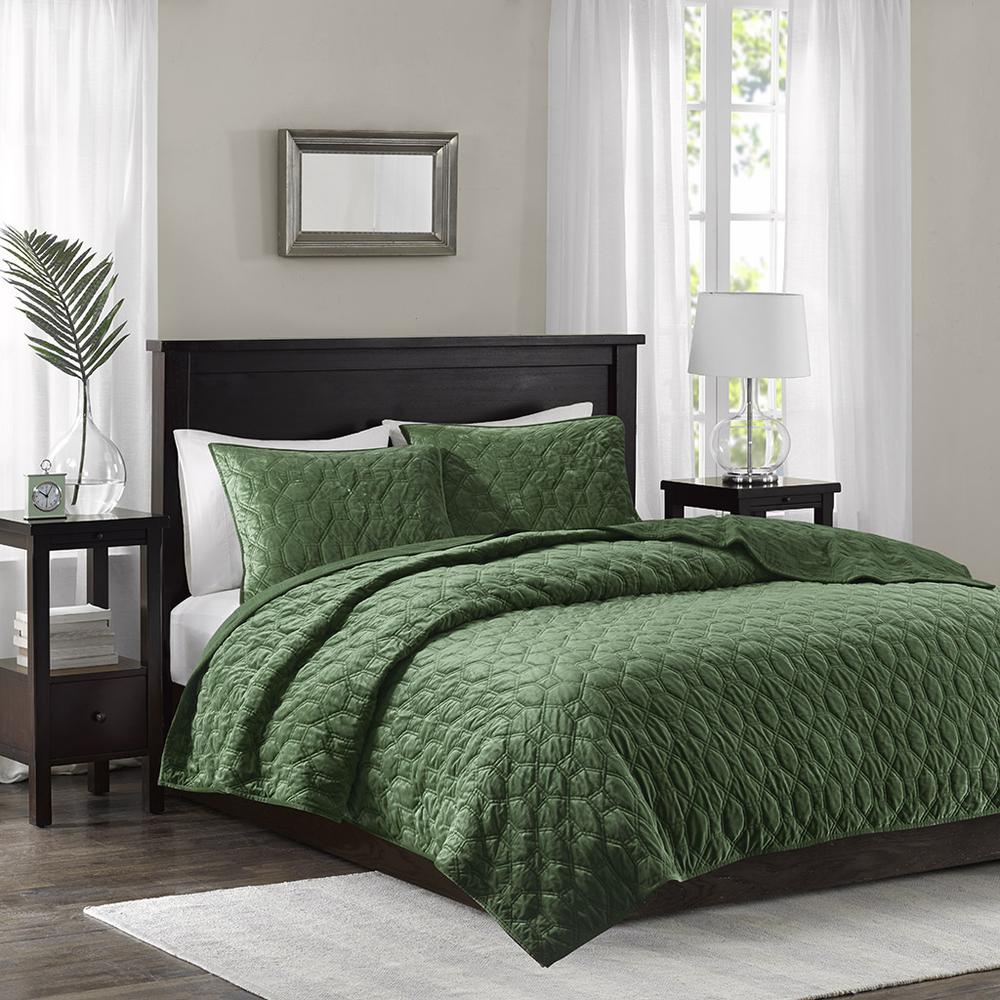 Harper 3 Piece Velvet Quilt Set, Green color. Picture 4