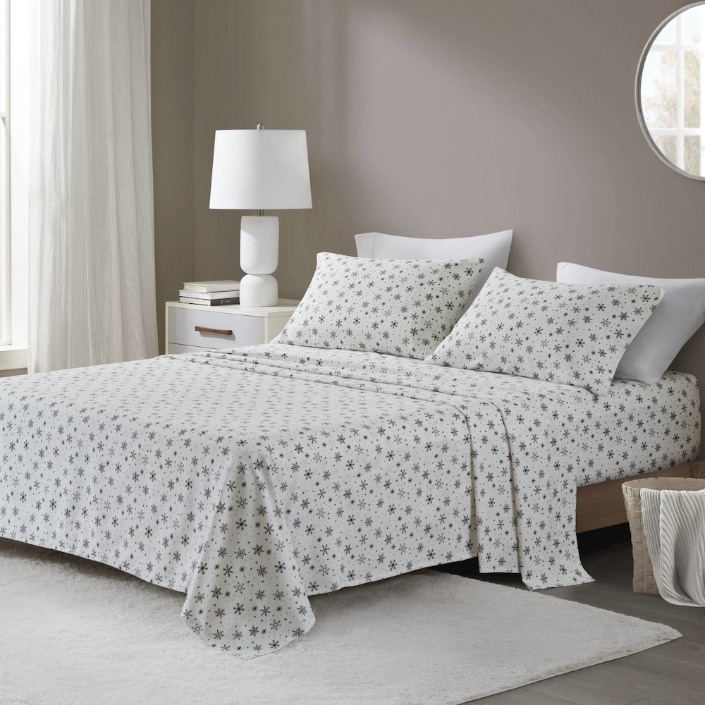 Cozy Flannel 100% Cotton Flannel Printed Sheet Set, Black Snowflakes color. Picture 4