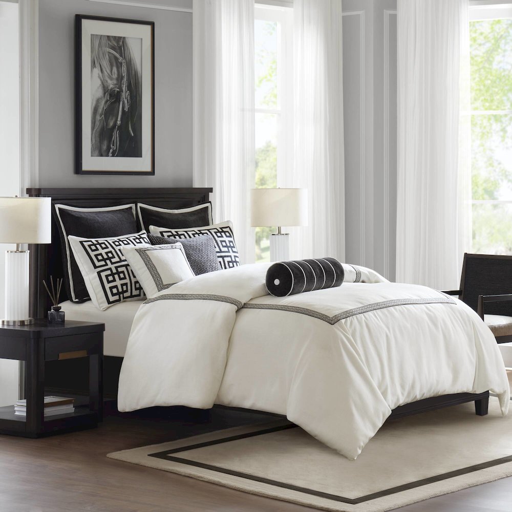 Embroidery Oversized Duvet Style Comforter Set. Picture 3