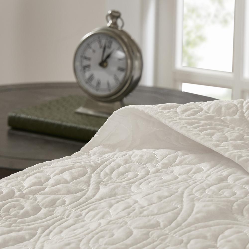 Quebec 3 Piece Reversible Bedspread Set, Cream color. Picture 2