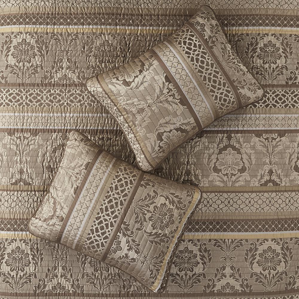 6 Piece Jacquard Quilt Set with Throw Pillows. Picture 2