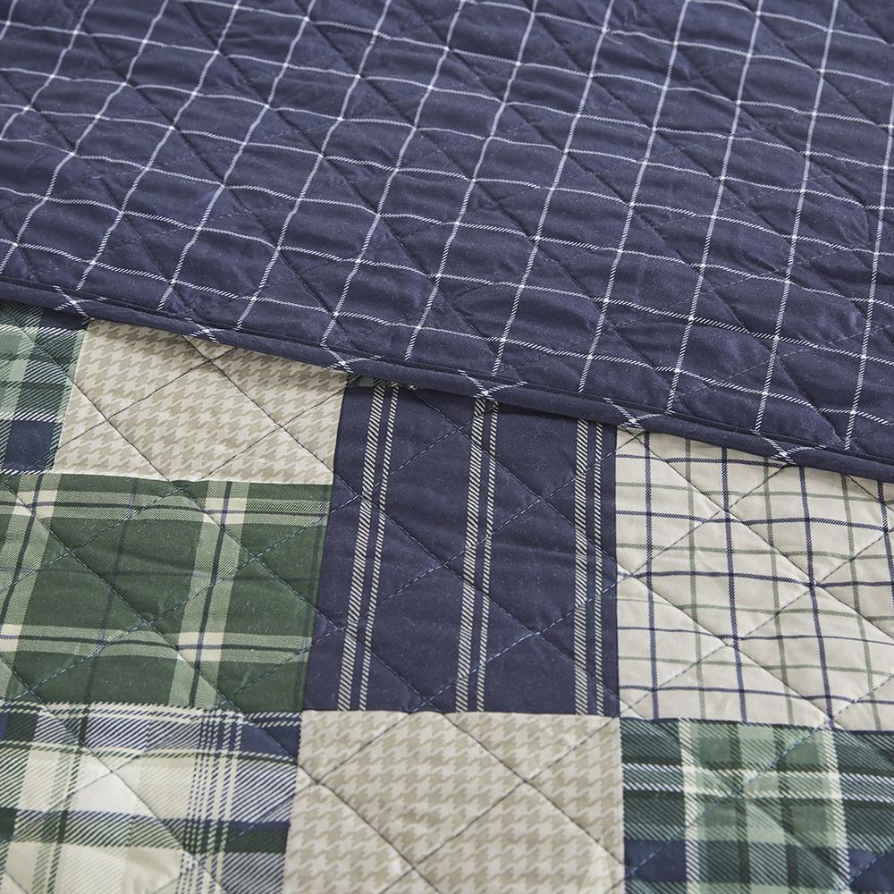 Timber 3 Piece Reversible Printed Quilt Set, Green / Navy color. Picture 3